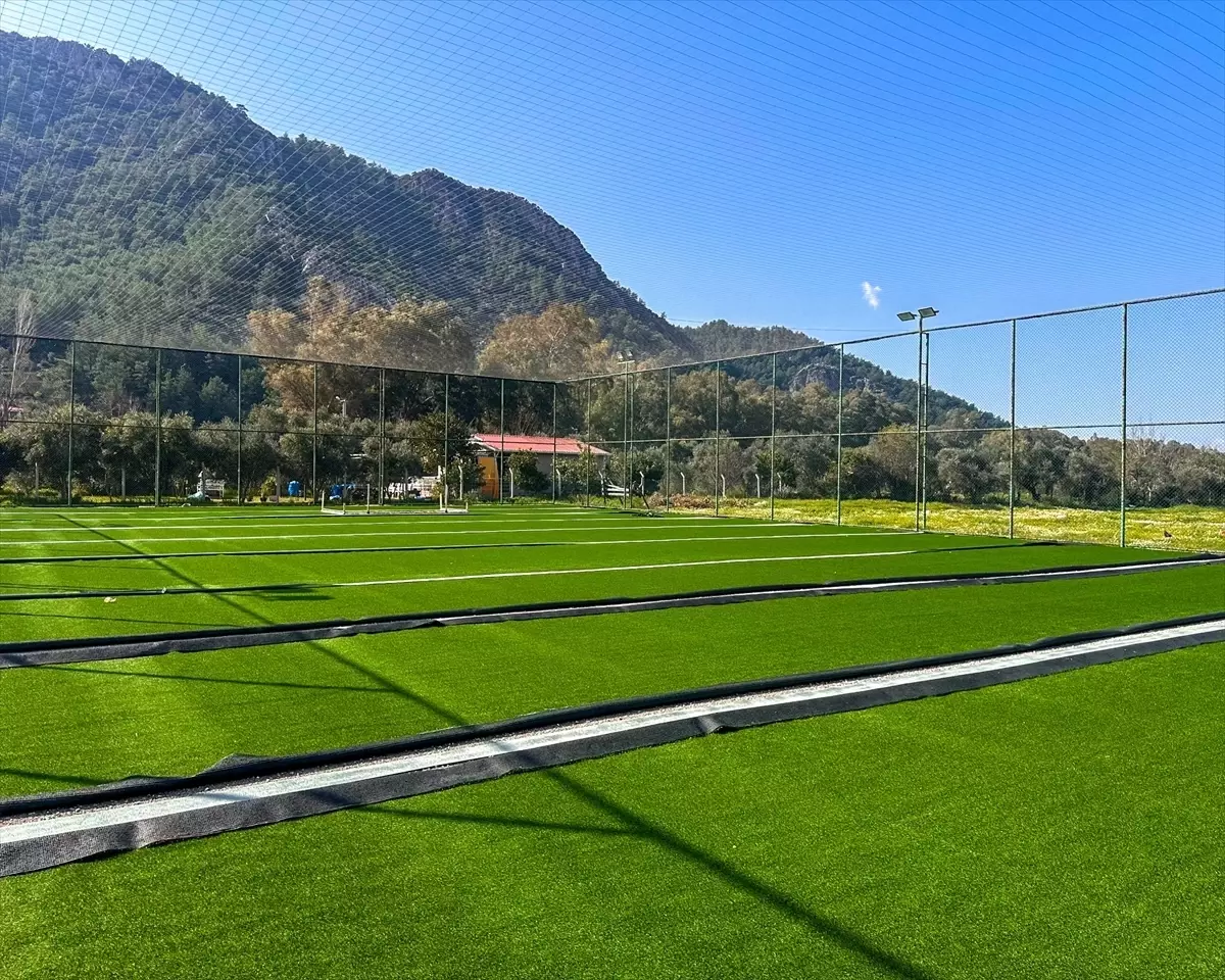 Marmaris Turgut Mahallesi'nde Halı Saha Modernize Edildi
