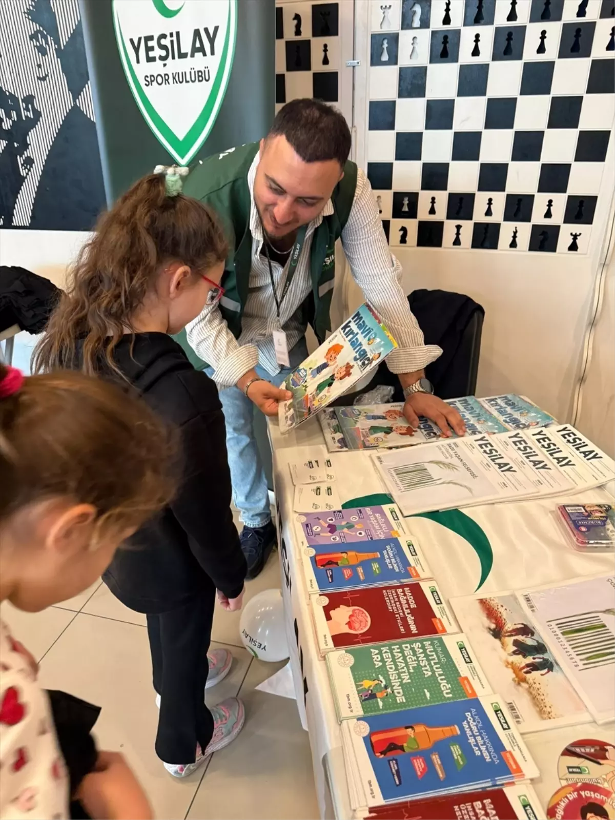 Yeşilay ve Gençlik Bakanlığı İş Birliğiyle Düzenlenen Satranç Turnuvası Rekor Katılımıyla Tamamlandı