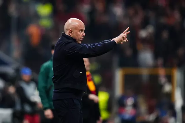 Slot maç sonrası basına açıklama yapıyor