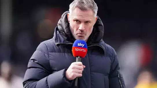 Jamie Carragher mikrofon başında