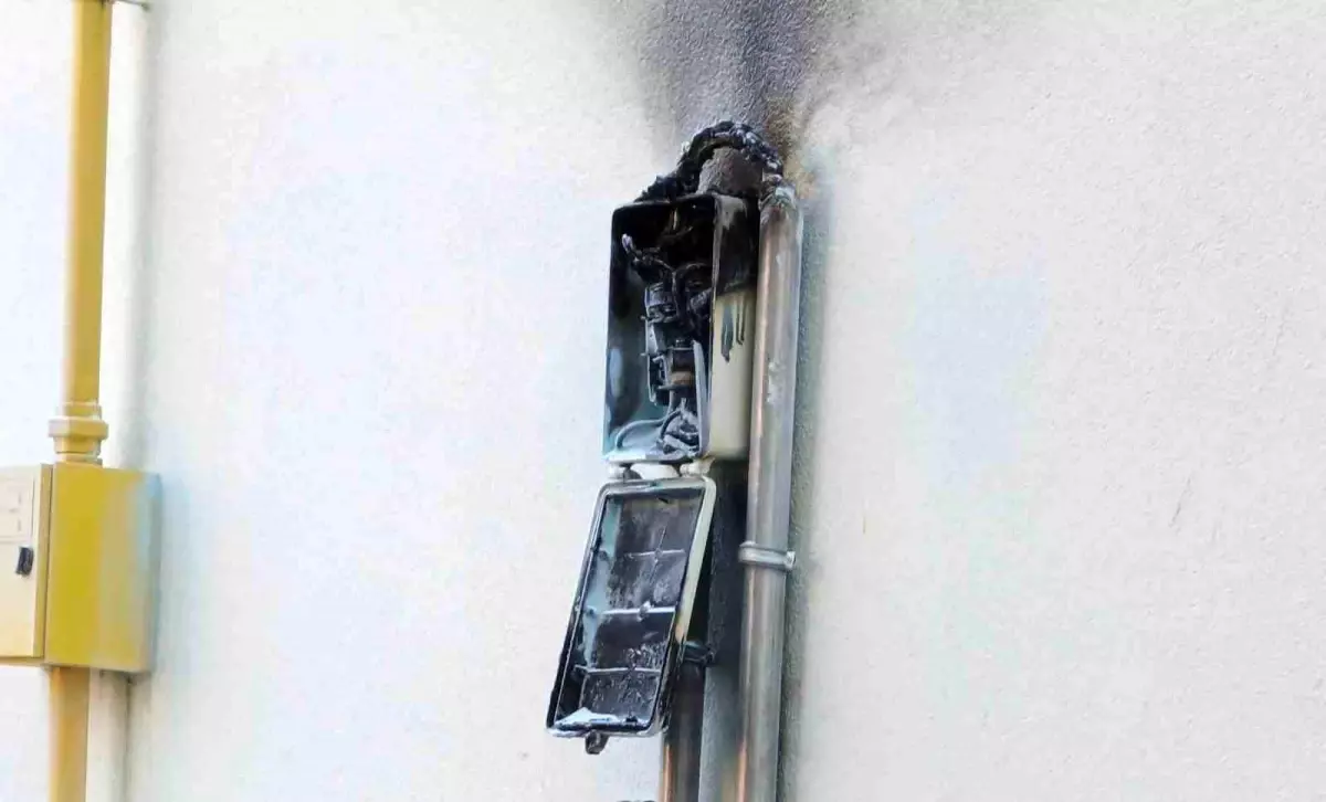 Bafra’da Elektrik Panosundan Çıkan Yangın Hızlıca Söndürüldü