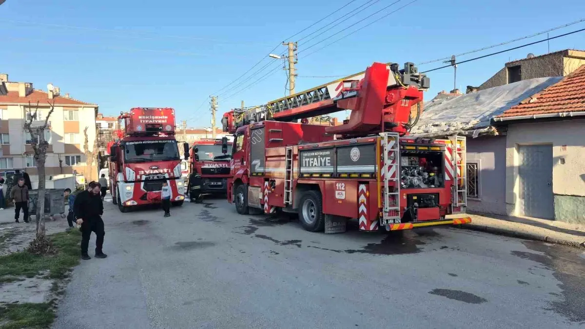 Eskişehir’de Bahçede Çıkan Ev Yangını Kontrol Altına Alındı
