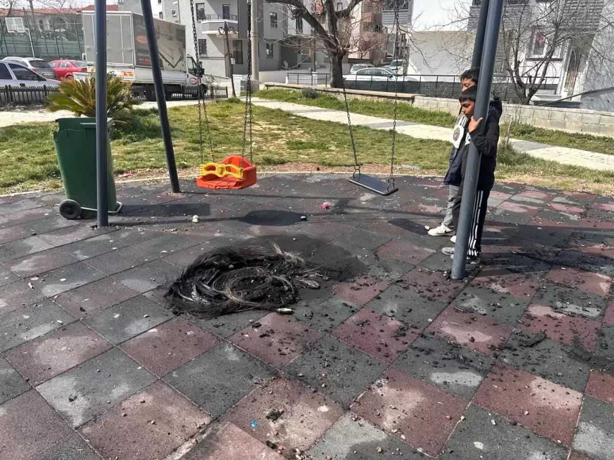 Keşan’da Çocuk Parkına Yakılan Lastik Ateşi, Oyun Alanlarını Mahvetti