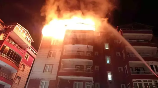 Yozgat Sorgun’da 5 Katlı Apartmanın Teras Katında Çıkan Yangın Kontrol Altına Alındı