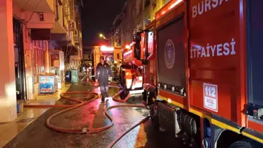 Yangın sonrası apartmanın çatı katı