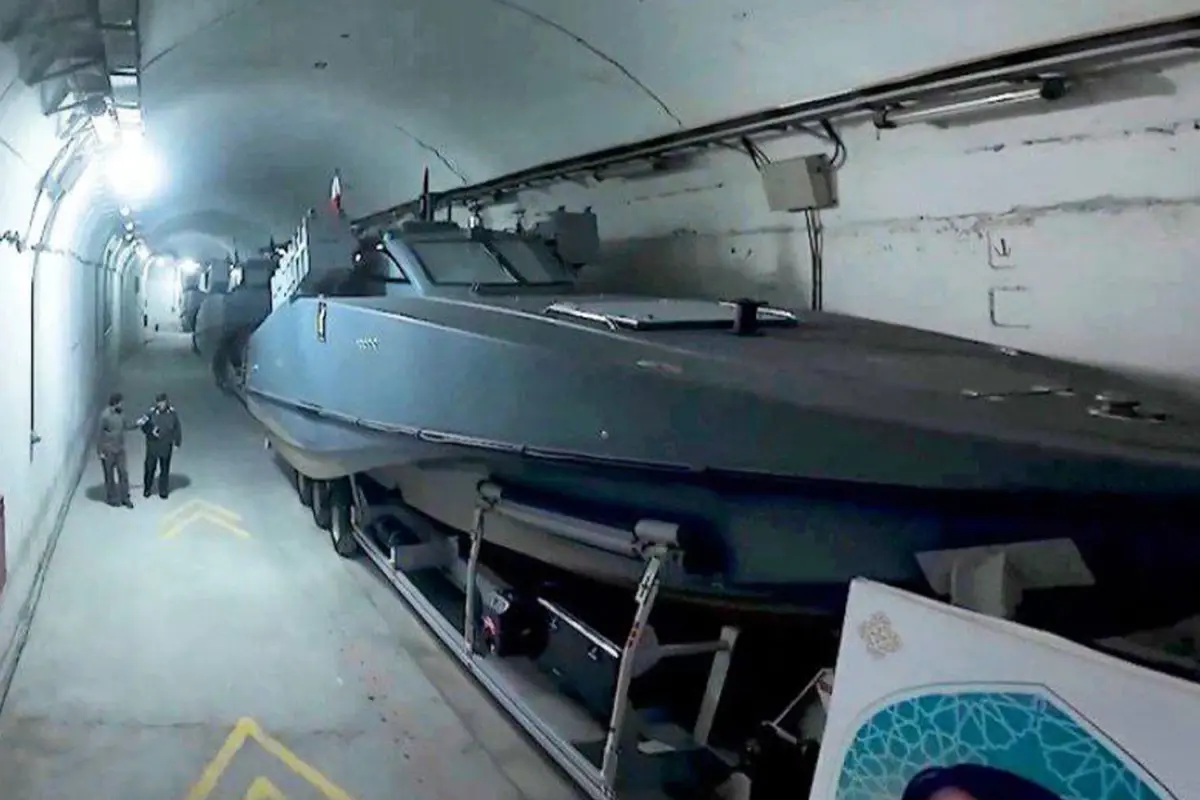 İran, Hürmüz Boğazı'nda Yeni Yeraltı Deniz Üssünün Görsellerini Paylaştı