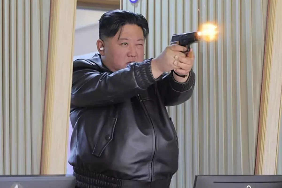 Kuzey Kore Lideri Kim Jong Un, Yeni Nesil Tabancayı Atış Poligonunda Denedi