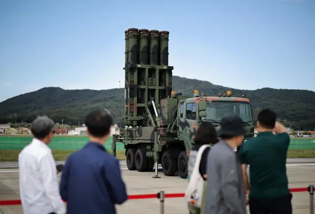 Petrol gemisi ve savunma sistemi teslimatı