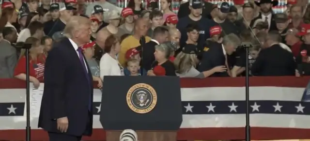 Miting sonrası devam eden kalabalık