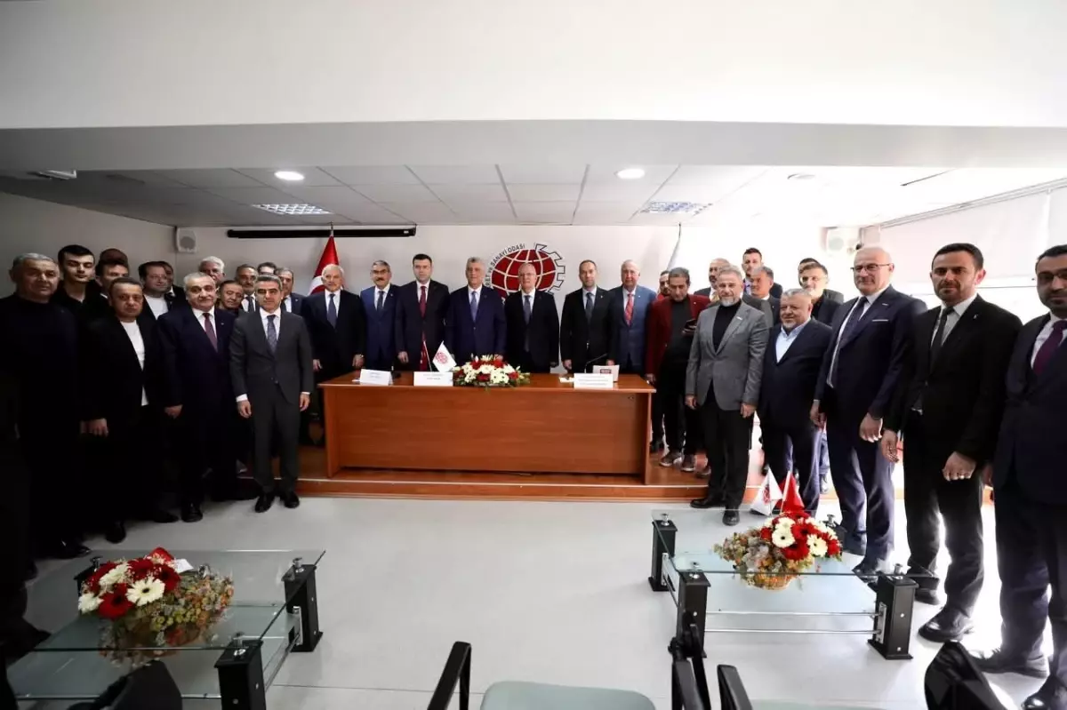 Ticaret Bakanı Ömer Bolat, Niğde'de İş Dünyasıyla Ekonomik Vizyonunu Paylaştı