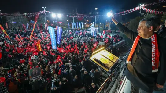 CHP Pendik'te Kadın Odaklı Miting Düzenledi: Özgür Özel'den Sosyal Güvence Vurgusu
