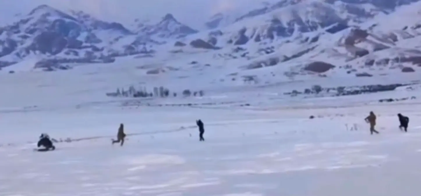 Ağrı’da 12 Yıllık Hapis Cezalı Firari, Kar Motoruyla Kaçarken Jandarma Tarafından Yakalandı