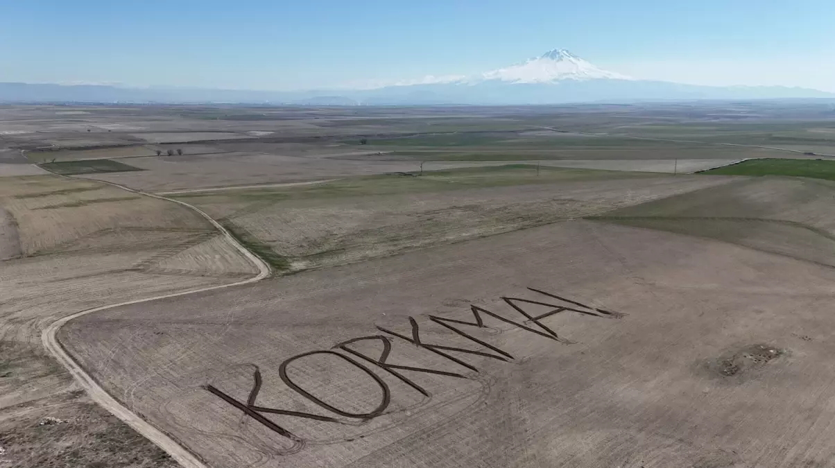 Aksaraylı Çiftçi Tarlasına 'Korkma' Yazdı, İstiklal Marşı’nı Yaşattı