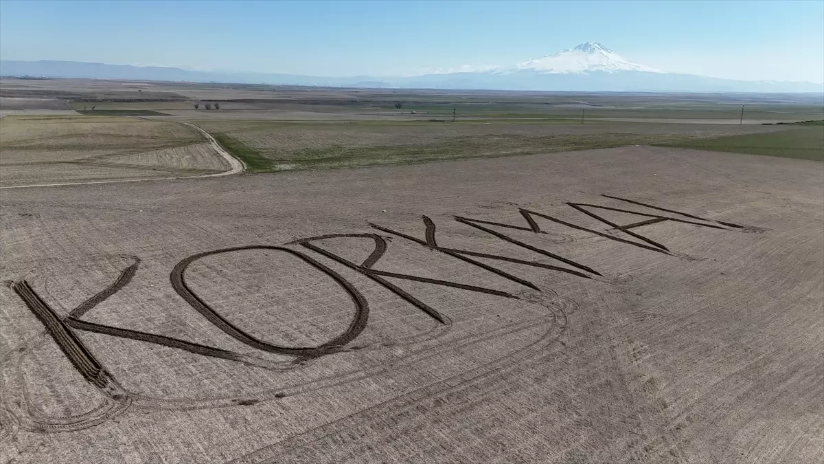 Aksaraylı Çiftçi, Tarla Sınırına 'Korkma' Yazdı ve Milli Ruhun Simgesi Oldu