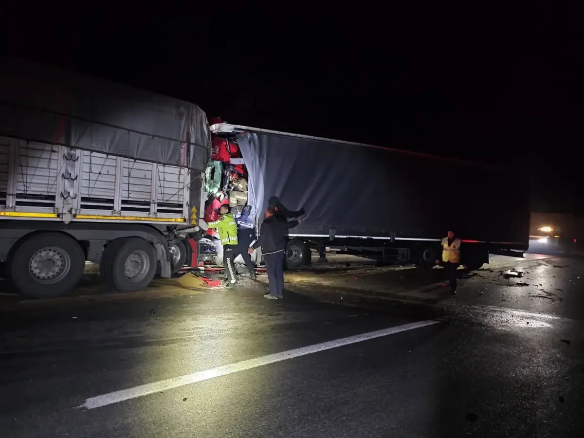 Bursa Kestel'de TIR Çarpışması: Şahin İşgören Hayatını Kaybetti