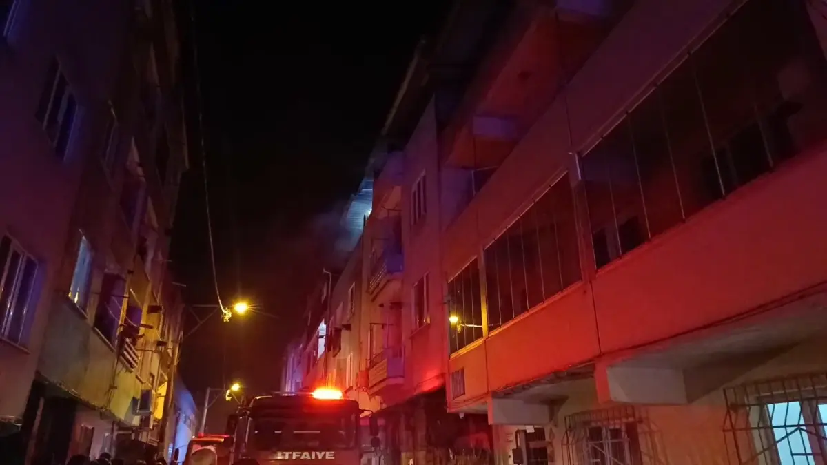 Osmangazi'de Çatı Katı Yangını Hızla Söndürüldü, Yaralı Yok