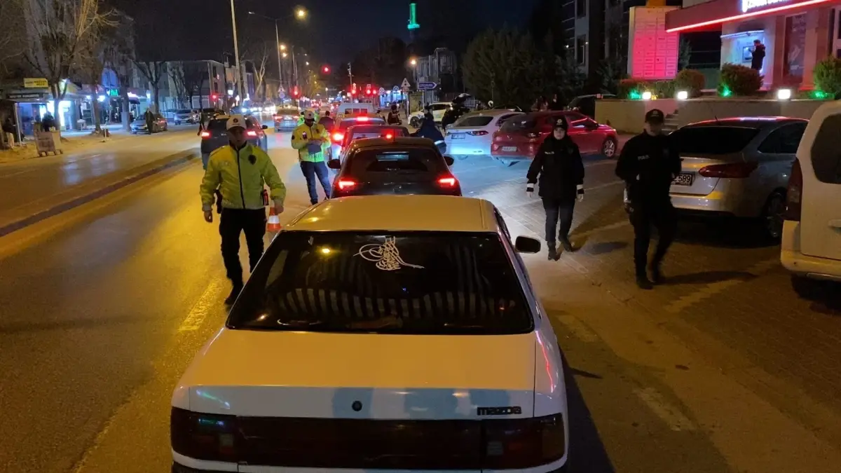 İnegöl'de Trafik Denetiminde 25 Sürücüye 448 Bin TL Ceza Kesildi