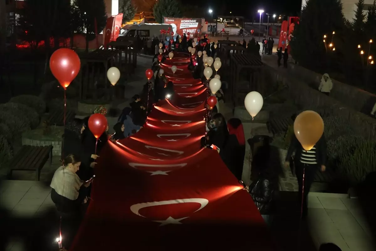 Çankırı’da Üniversiteli Gençler, İstiklal Marşı’nın 105. Yılını 105 Metrelik Bayrakla Coşkulu Bir Şekilde Kutladı
