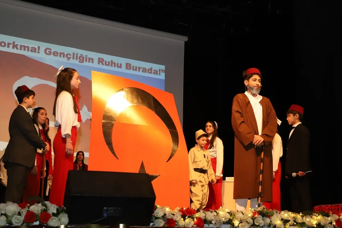 Gölbaşı'nda İstiklal Marşı'na Duygu Dolu Kutlama