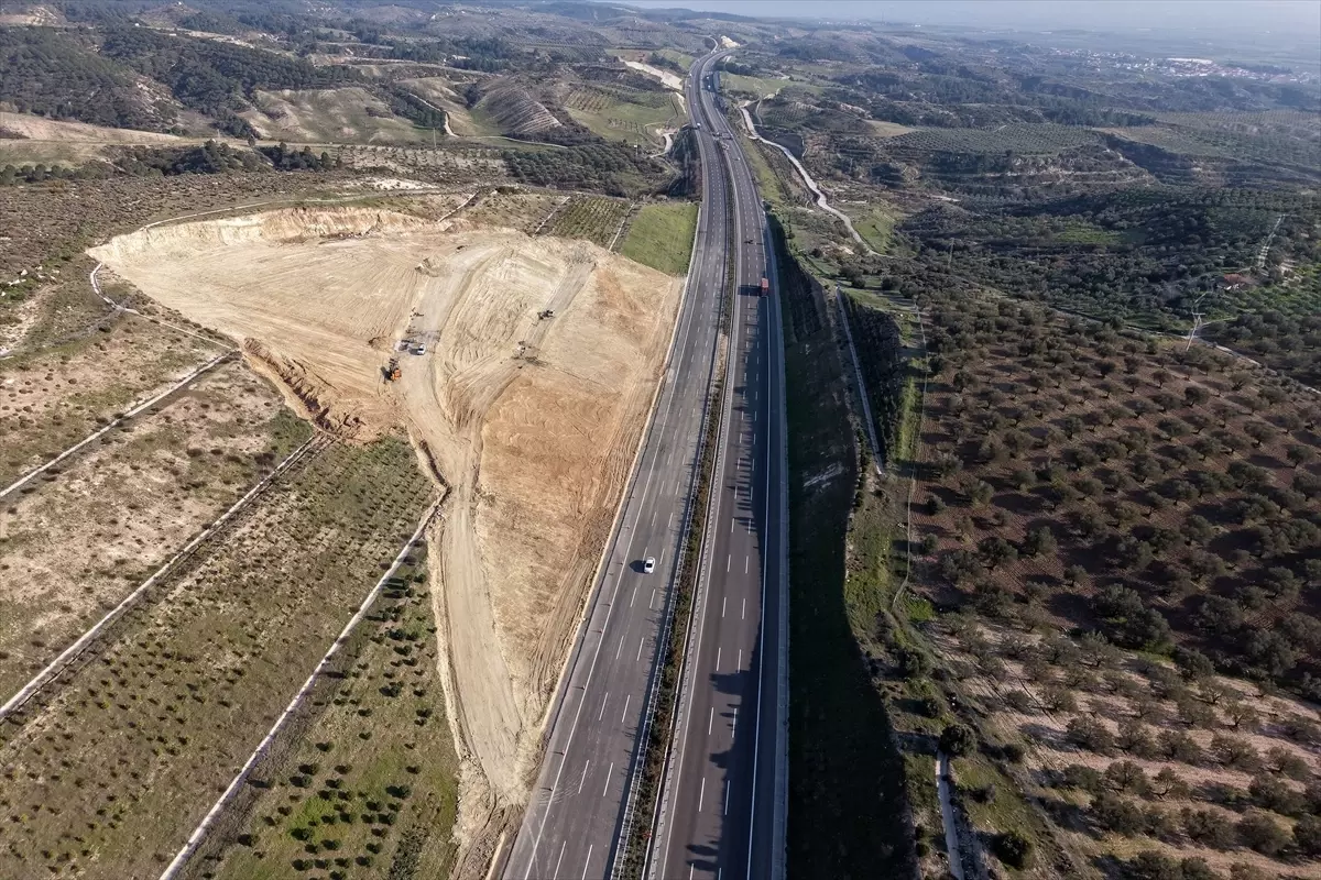 İstanbul-İzmir Otoyolu Turgutlu’daki Kayma Sonrası Yeniden Açıldı