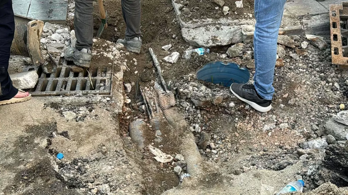 İzmir'de Elektrik Akımı Olayı: 30 Sanık Hapis Cezası Aldı, 12 Kişi Yeniden Yargılanacak