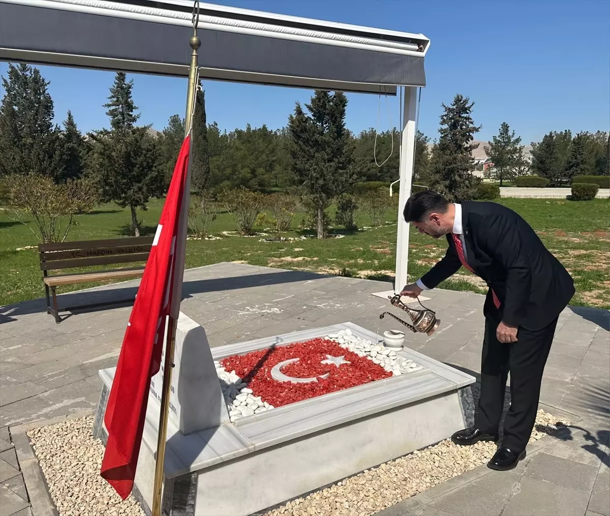 Mardin Şehitliklerinde Kapsamlı Temizlik ve Onarım Çalışmaları Başladı