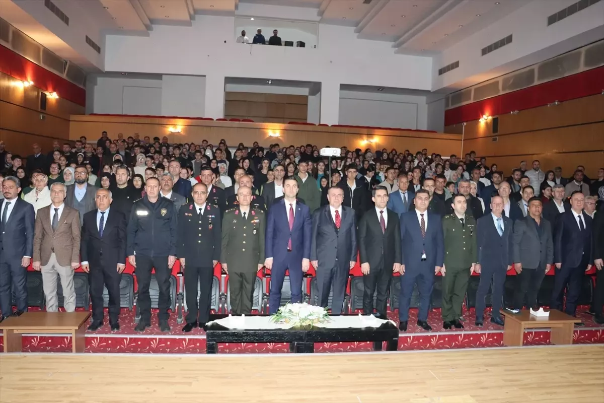 Midyat’ta İstiklal Marşı’nın Kabulü İçin Öğrencilerin Düzenlediği Anma Etkinliği