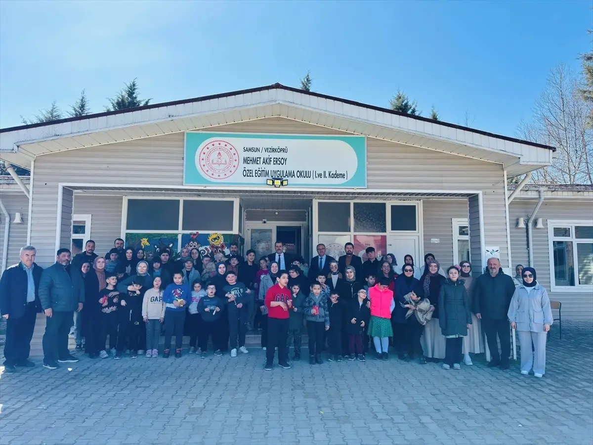 Vezirköprü'de Özel Gereksinimli Öğrenciler İstiklal Marşı ve Akif Nakaratını Söyledi