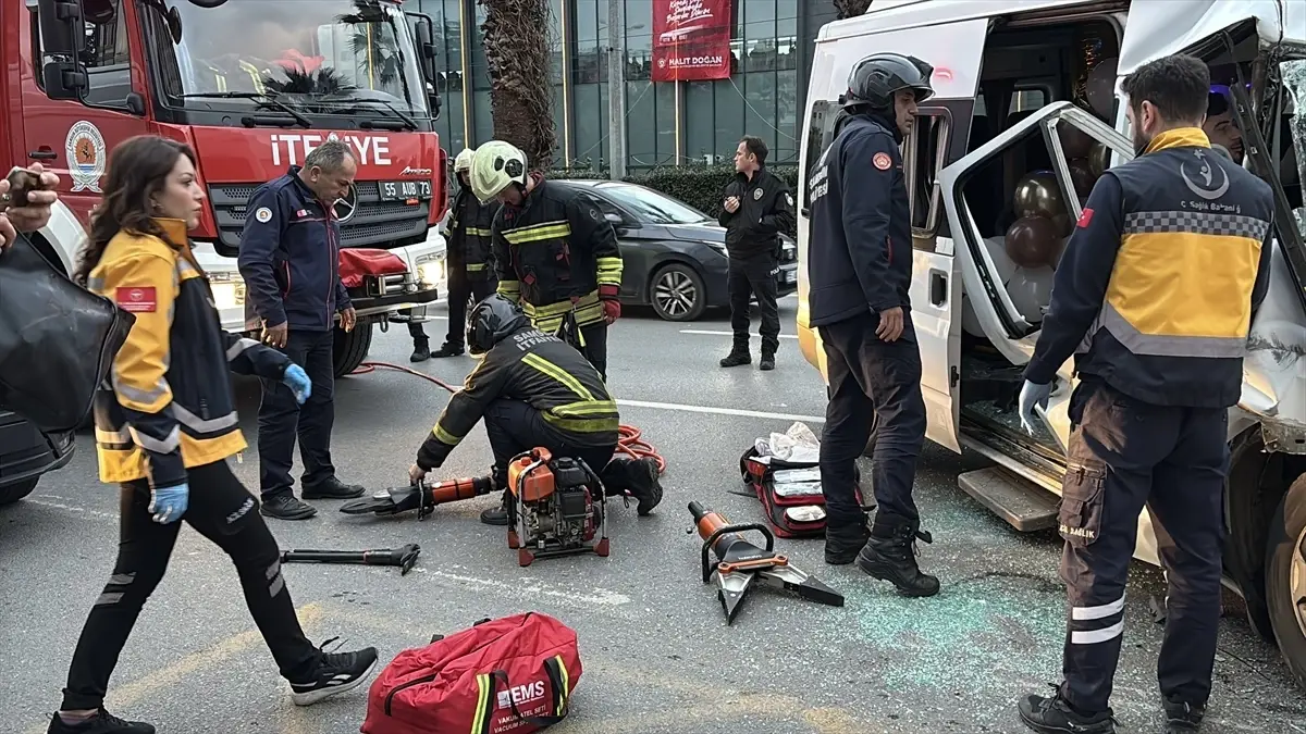 Samsun İlkadım’da 3 Araç Çarpıştı: 7 Kişi Yaralı