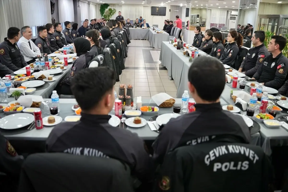 Tekirdağ Emniyet Müdürü Turanlı, Çevik Kuvvet ile İftar Sofrasında Buluştu