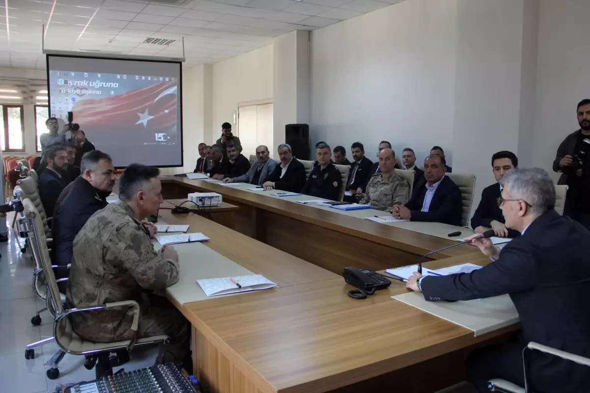 Bingöl Valisi Çahit Çelik, Genç İlçesine Nostaljik Ziyaretinde 20 Yıllık Anıları Paylaştı