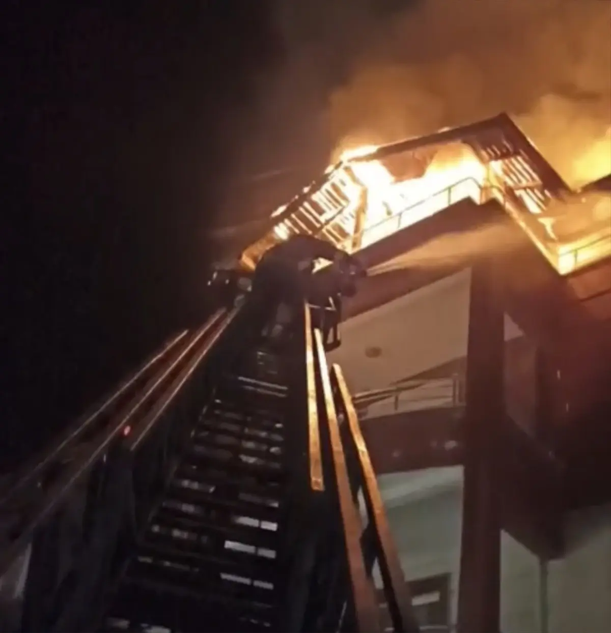 Sorgun'da Apartman Yangını Kontrol Altına Alındı