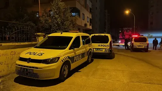 Polis ekipleri olay yerinde müdahale ederken