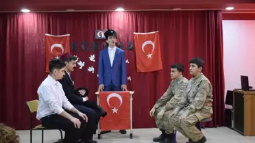 İstiklal Marşı etkinliğinde sahne alan sanatçılar