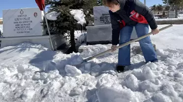 Şehit mezarlarının onarım aşaması