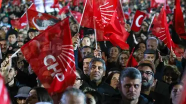 Mitingte Özgür Özel'in konuşma anı