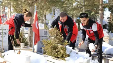 Şehit mezarlarının yenilenmiş hali