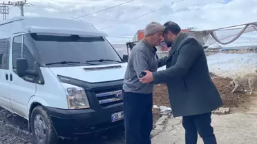 Yangın sonrası hasar görmüş minibüs