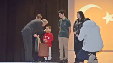 Tören alanındaki kalabalık