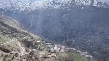 Sınıfta ders işleyen Havagül