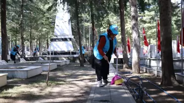 Şehit mezarı bakım çalışması