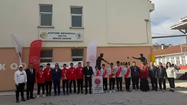 Bocce turnuvası sırasında öğrenciler