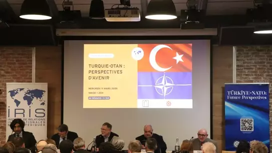 Konferansta konuşma yapan yetkili