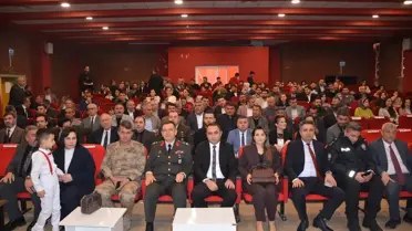 Etkinlikte çalan marşın sahne görüntüsü