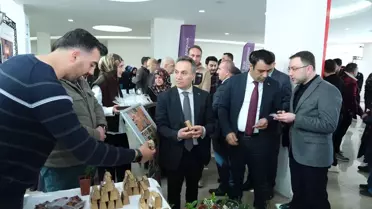 Etkinlikte tohum takası yapan katılımcılar