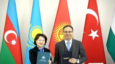 İşbirliği anlaşması imzalanırken çekilen fotoğraf