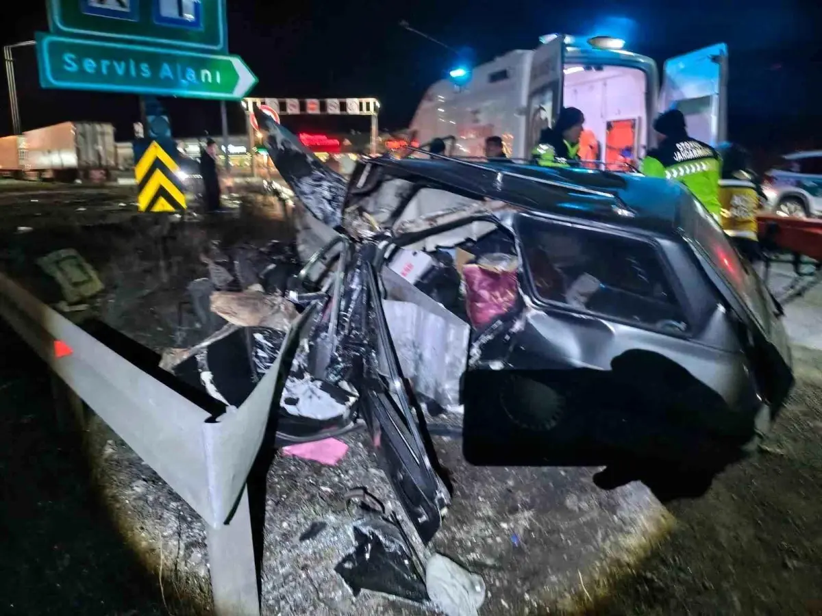 Bolu'da TEM Otoyolu'nda Şiddetli Kaza: İki Sürücü Ağır Yaralı