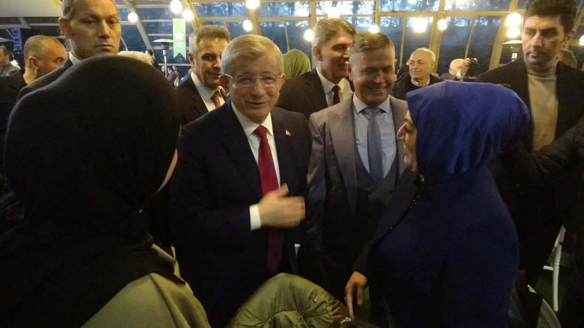 Davutoğlu, İftar Sohbetinde Netanyahu ve Trump’a Eleştirel Bakış Açısı