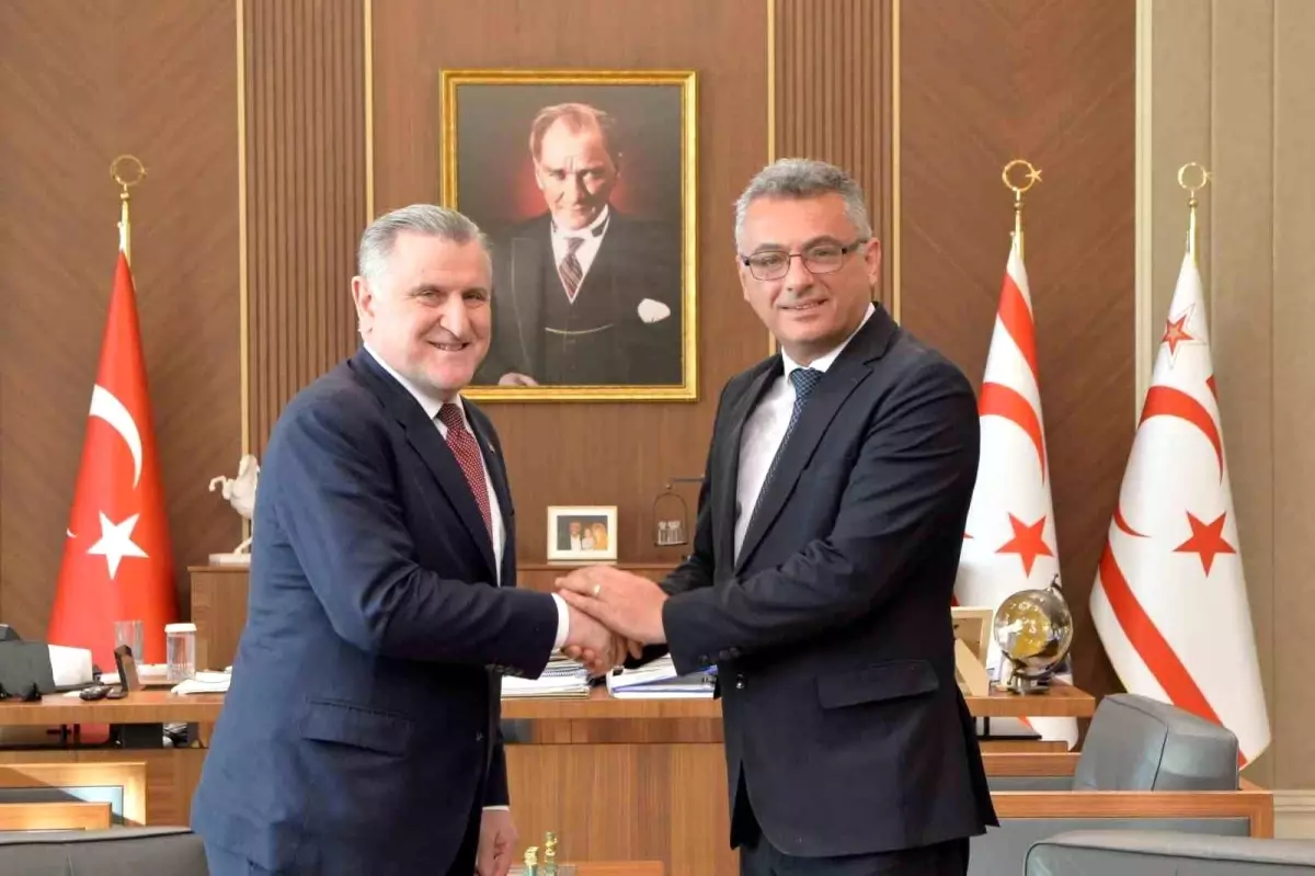 Erhürman, Gençlik ve Spor Bakanı Bak'ı Resmi Toplantıda Karşıladı