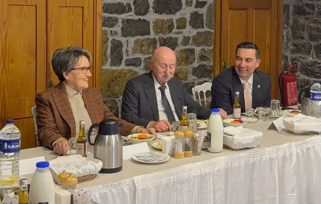 Akşener iş insanlarıyla birlikte